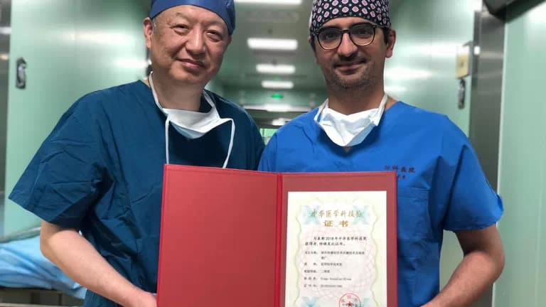 Un cirujano gallego recibe el mayor premio de la medicina de China