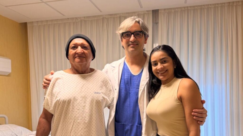 Una cirugía robótica pionera extrae un tumor a un paciente sin intubar y con una única incisión